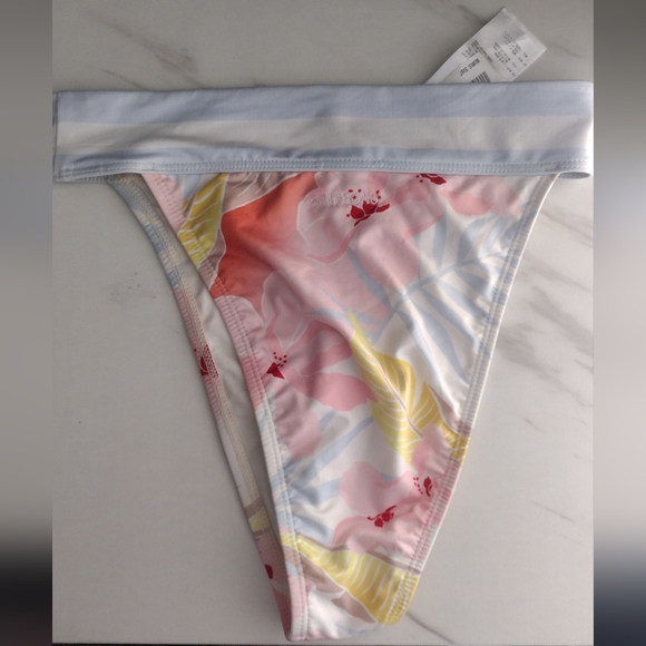 🆕 Billabong Floral swim bottom - Picture 6 of 11
